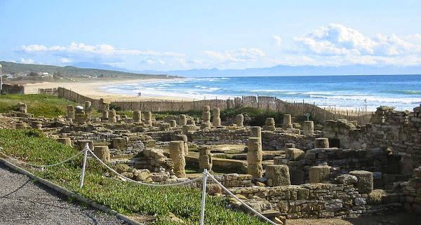 Las ruinas de Baelo Claudia en la playa de Bolonia, Tarifa