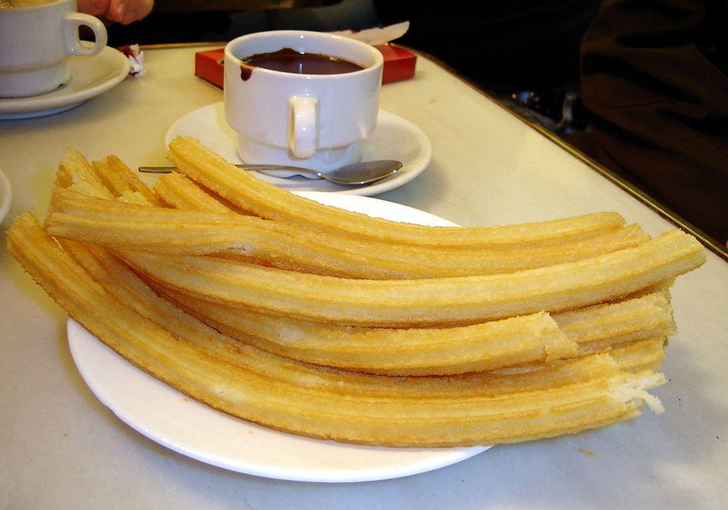 1024px-Chocolate_con_churros_-_San_Ginés_-_Madrid