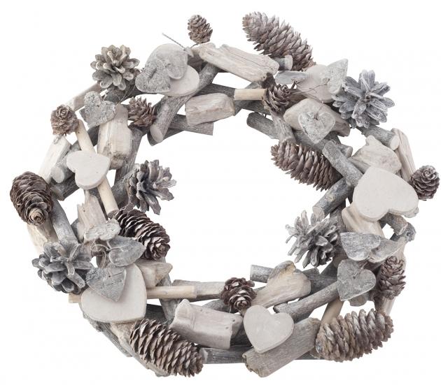 Corona de madera y piñas, 12.99 Eur, CASA