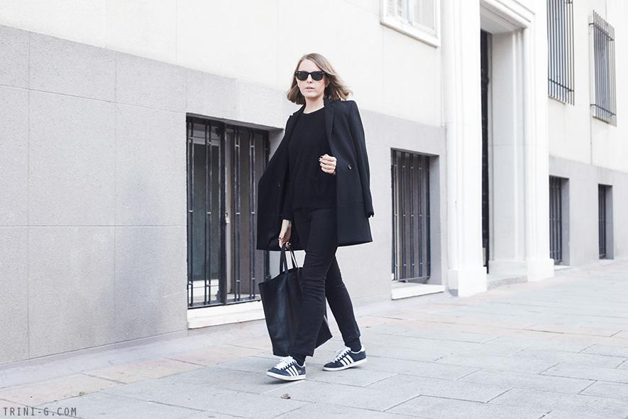 Trini | All black outfit Adidas Gazelle sneakers