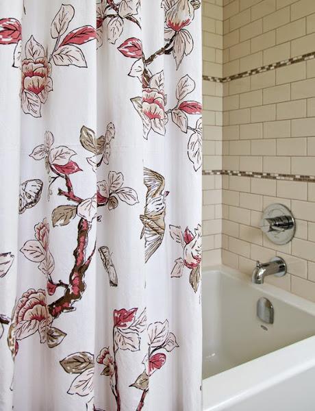 Estamapado de flores y pájaros