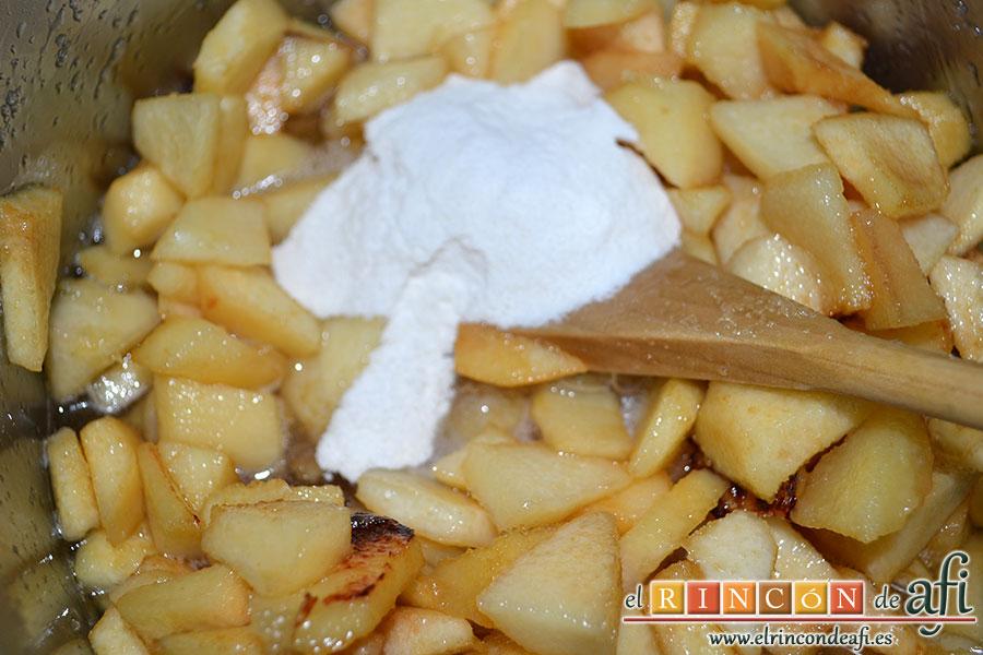 Mermelada de membrillo, añadir el sobre de pectina y remover