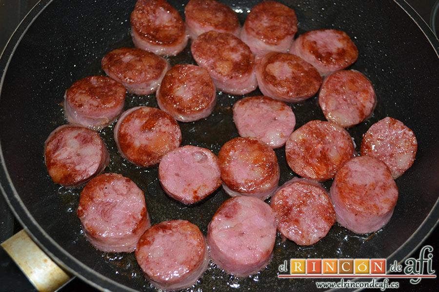 Butifarra con setas, dorar por ambas caras
