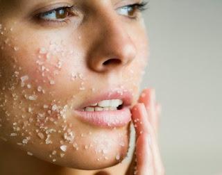 woman-with-sea-salt-on-face