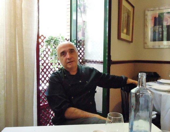 Visita al restaurante El Chiscón, de Madrid, en su 35 aniversario.