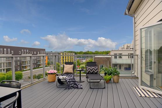 impresionante terraza en un piso nórdico 5