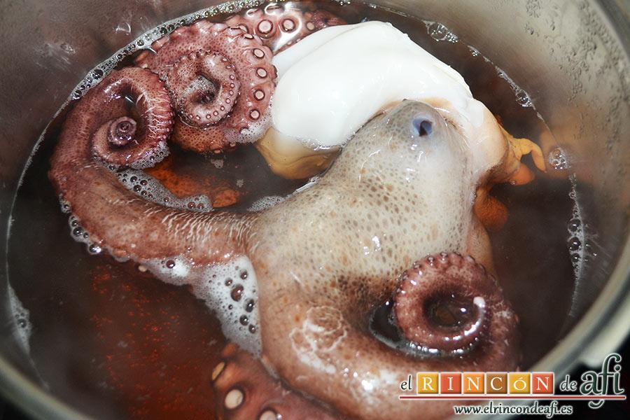Fabas con pulpo, cocer el pulpo