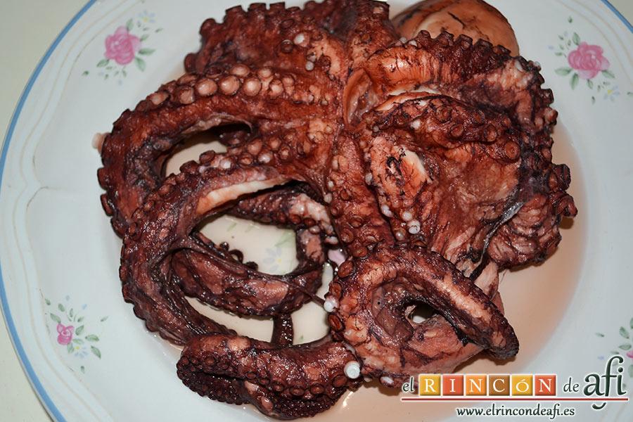 Fabas con pulpo, una vez cocido, lo reservamos