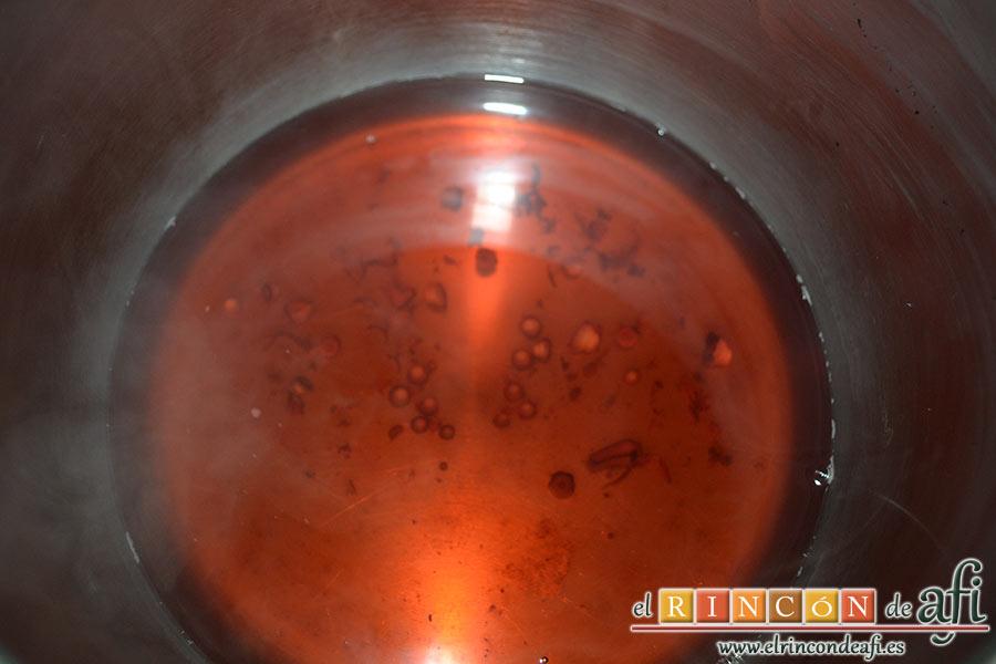 Fabas con pulpo, reservar también una parte del agua de la cocción del pulpo