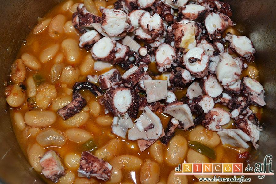Fabas con pulpo, añadir el pulpo