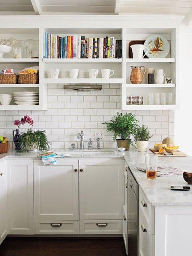 Baldas para cocinas pequeñas; Una idea que hace que tu cocina sea visualmente más amplia.