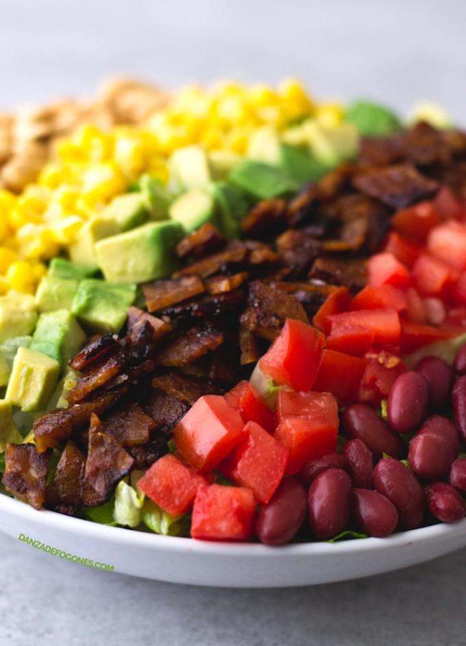 Ensalada Cobb Vegana con Bacon de Tempeh