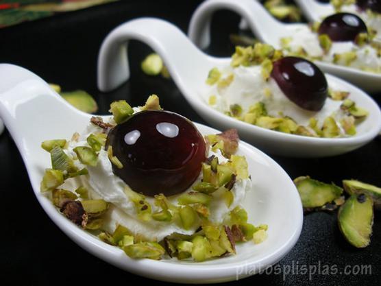 Cucharita de queso con uva2