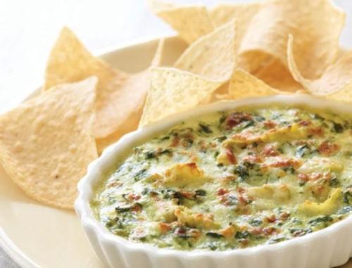 Dip de queso, espinacas y alcachofas en USA