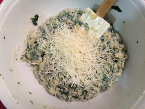 Añadiendo un poco más de queso