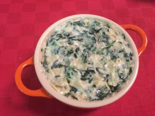 Rellenando los cocottes con dip de queso