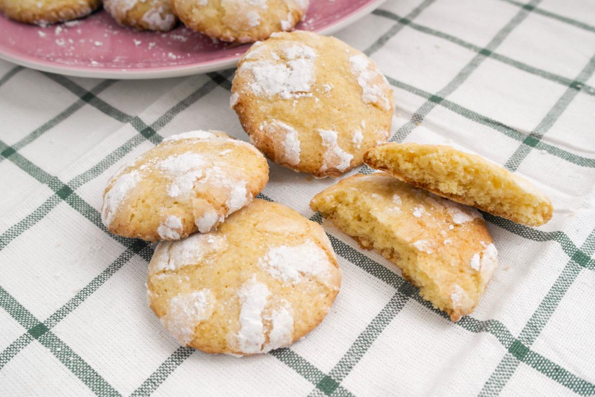 Galletas crinkles de lima-limón