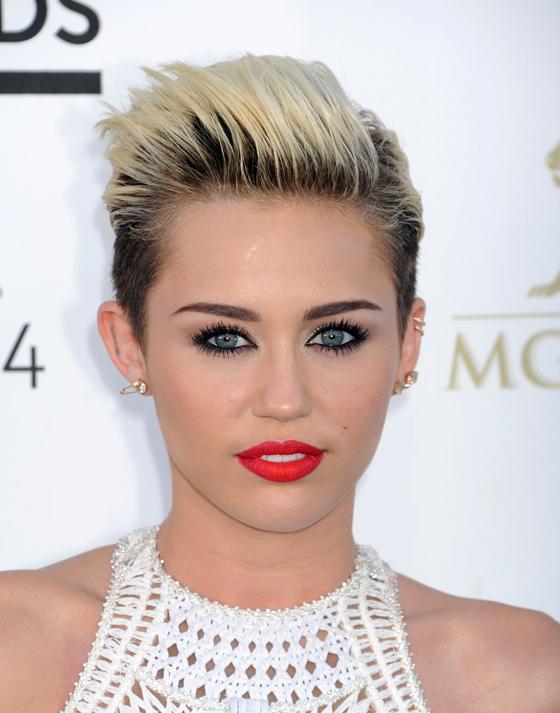 moda-de-raparse-la-cabeza-Miley-Cyrus