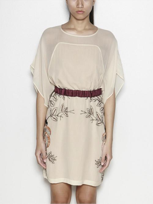 Vestido bordado de seda, 320â?¬ , Hoss Intropia