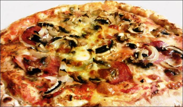 Pizza-de -salchichon-y-verduras-portada