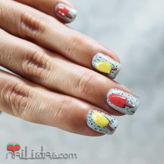 Uñas decoradas con helados polo de limón y naranja