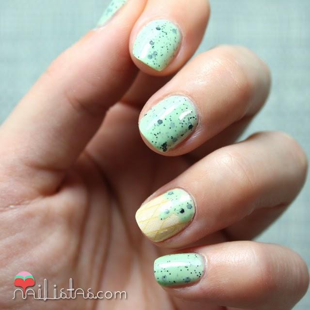 Uñas decoradas con helados menta