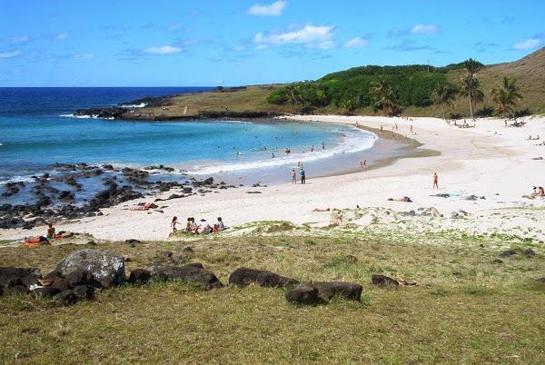Playa Anakema en la Isla de Pascua