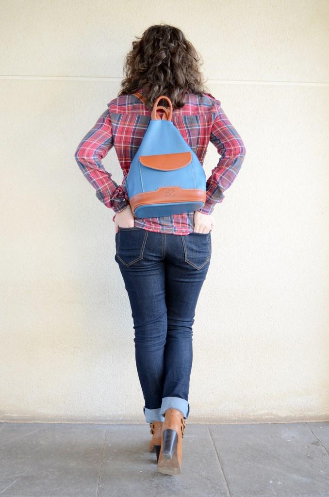look, outfit, moda, fashion, streetstyle, camisa cuadros, leñador, mochila, piel, azul petroleo, mi vestido azul, fashion blogger, blog de moda, castellón, españa, valencia, lourdes,