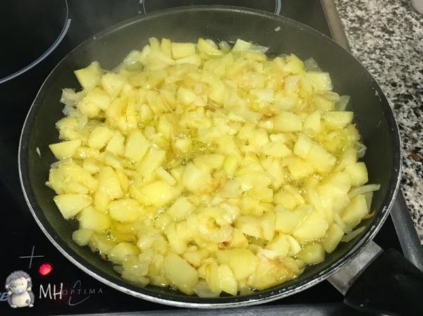 Tortilla de patatas rellena paso a paso