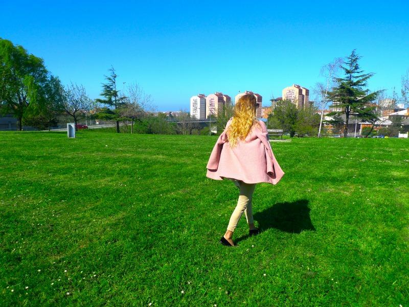 paula casielles 4 Casual Look In A Green Setting