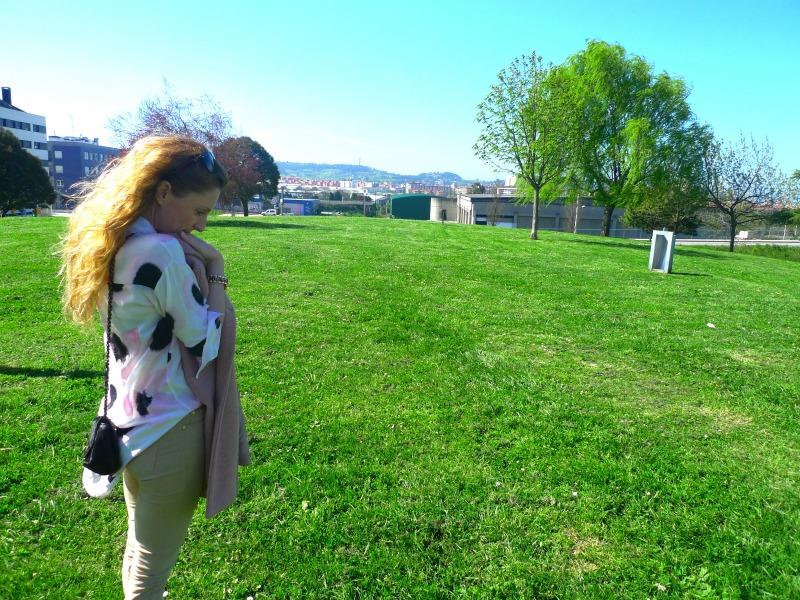 paula casielles Casual Look In A Green Setting