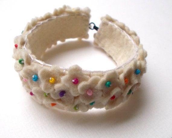 taller-de-fieltro-brazalete-de-fieltro