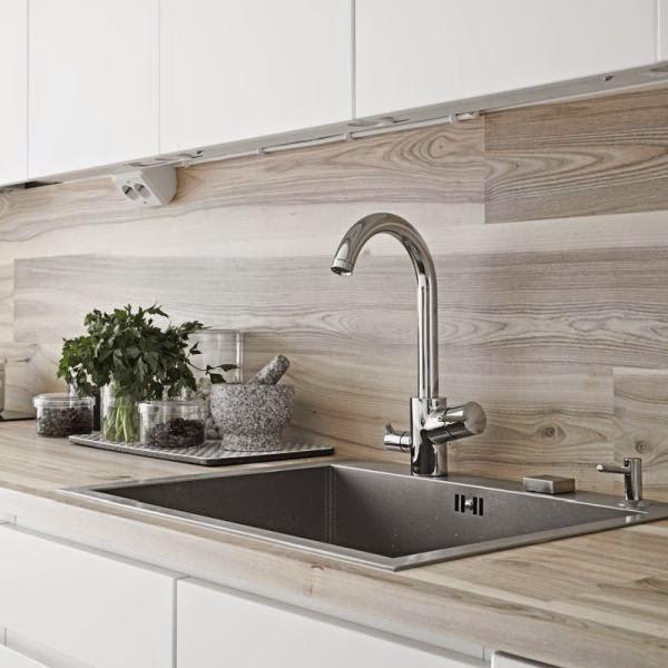 ideas-deco-como-decorar-cocinas-blancas-madera