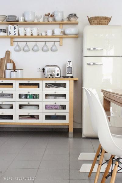 ideas-deco-como-decorar-cocinas-blancas-estilo-retro