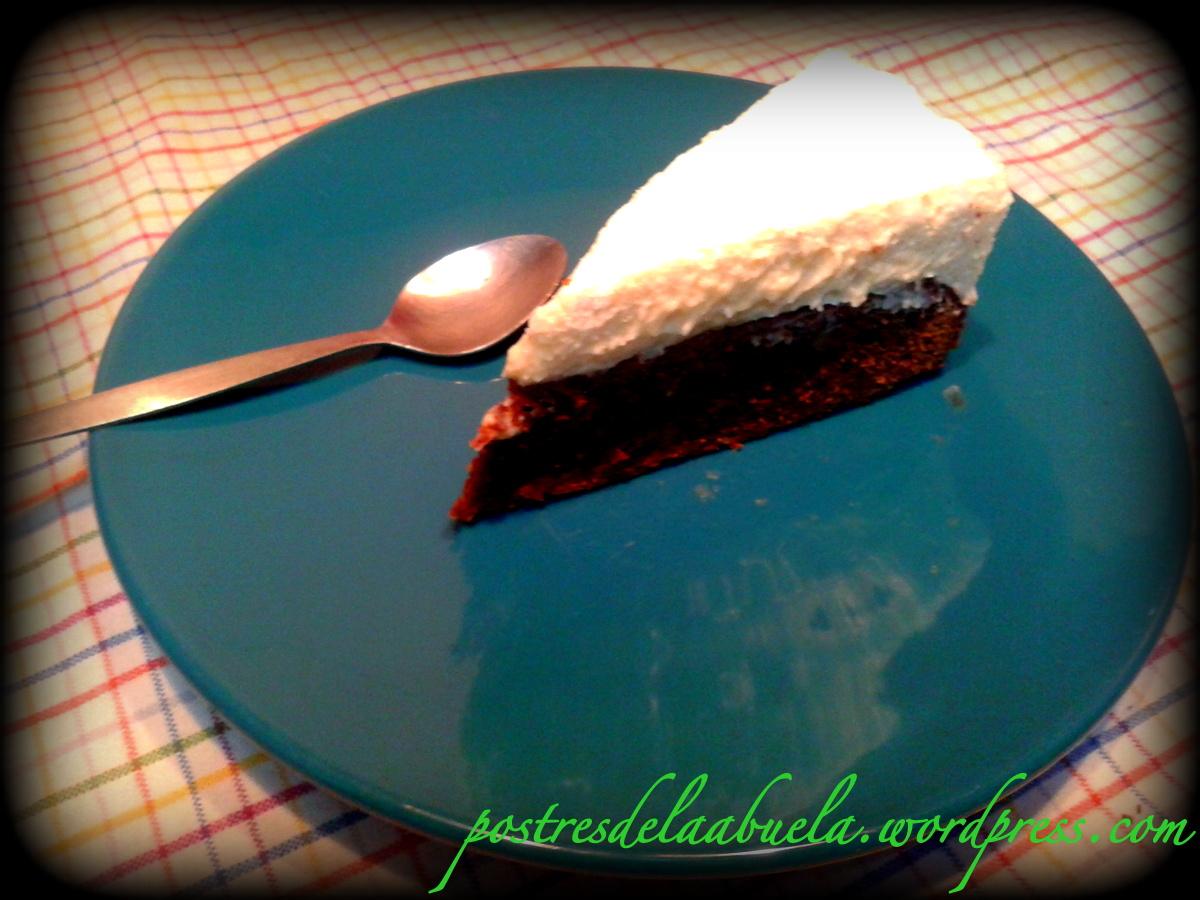 tarta de brownie y mousse de chocolate blanco