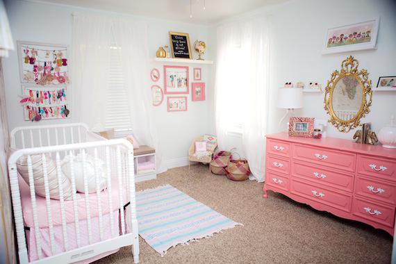 Dormitorio infantil con coral