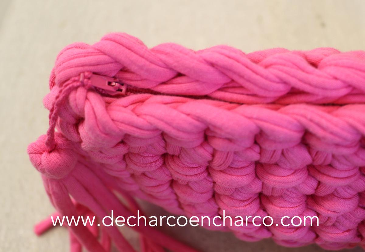 BOLSO TRAPILLO fucsia cremallera WWW.DECHARCOENCHARCO.COM