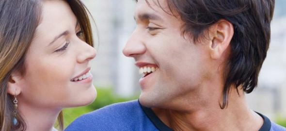 risas y bromas en pareja