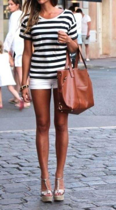 look con shorts blancos