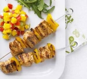 Pinchos de pollo con salsa de mango