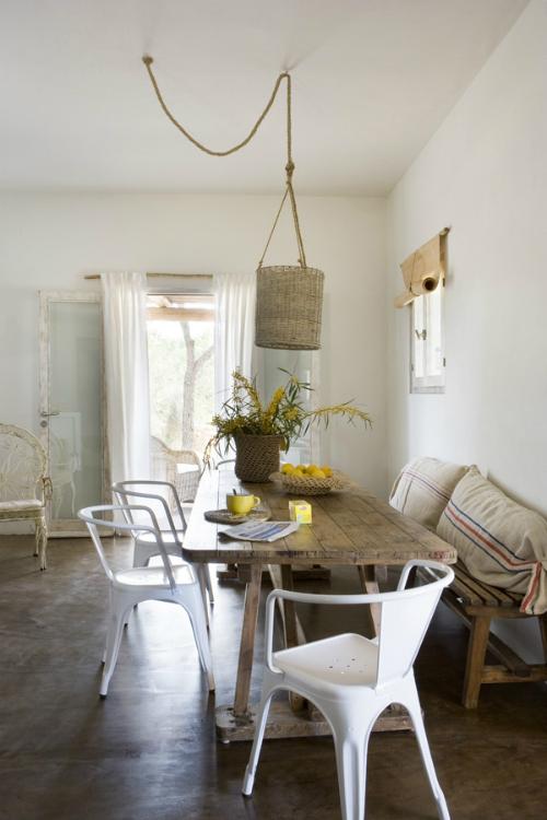 Bancos para las mesas de comedor combinados con sillas. ¡Decoidea a tener muy en cuenta!