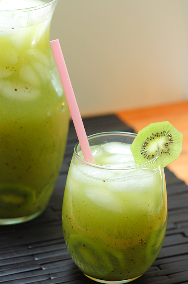 Agua fresca de kiwi y pepino
