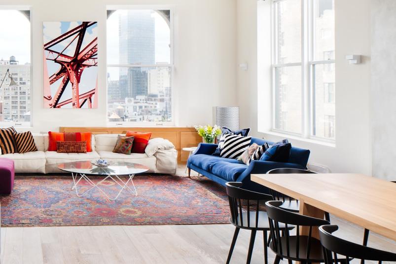 Loft en Broadway diseñado por Casamanara pintura abstracta