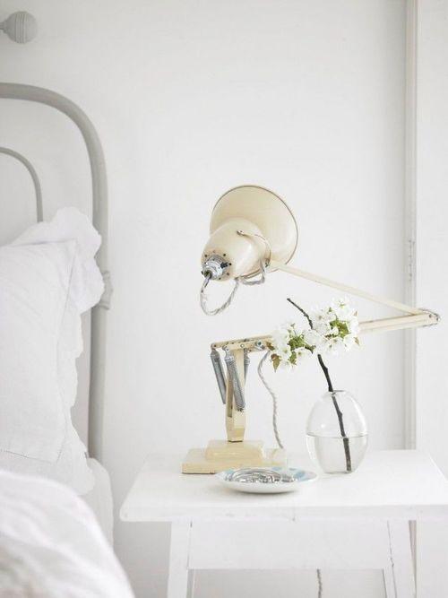 Lámparas tipo flexo para tu mesilla; Una manera diferente de iluminar tus lecturas.