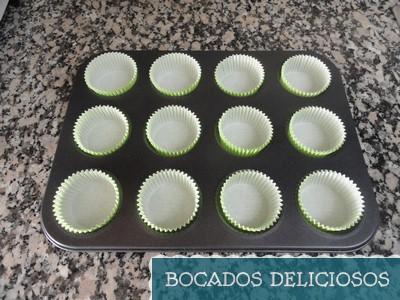 colocamos los moldes de papel en la bandeja