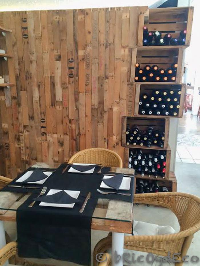 decorar-con-elementos-reciclados-botellero