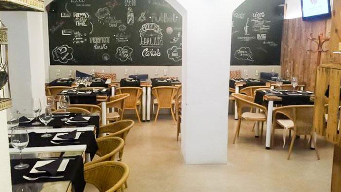 decorar-con-elementos-reciclados-pared-pizarra