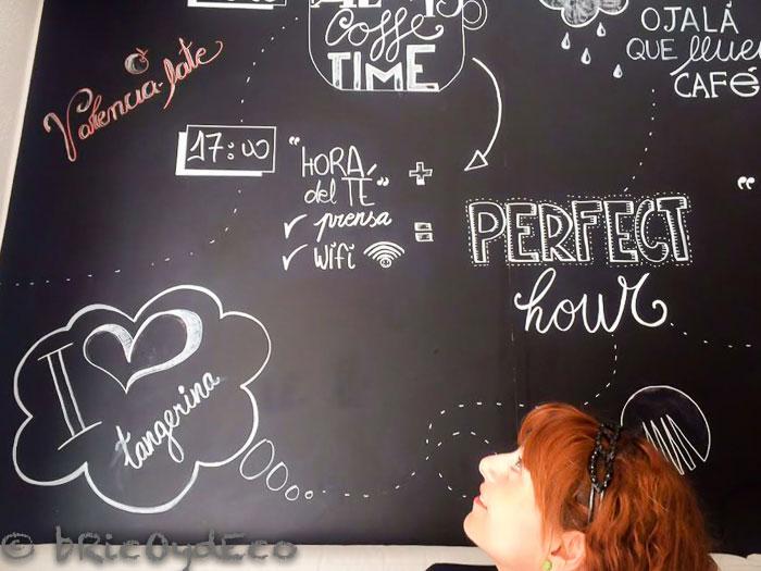 decorar-con-elementos-reciclados-pared-pizarra