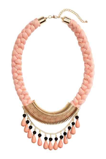 Collar trenzado con abalorios