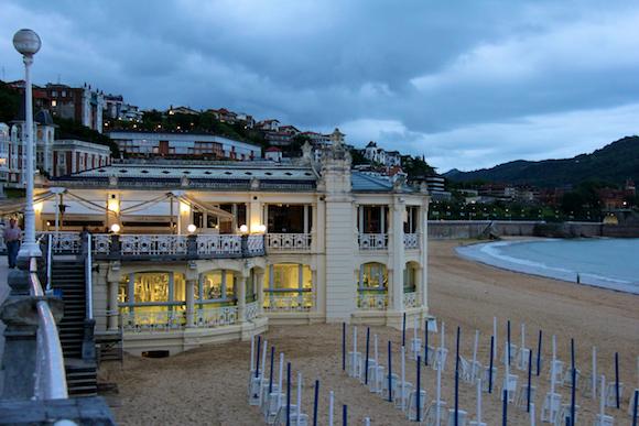 San-Sebastian-Playa-de-la-Concha-sunset